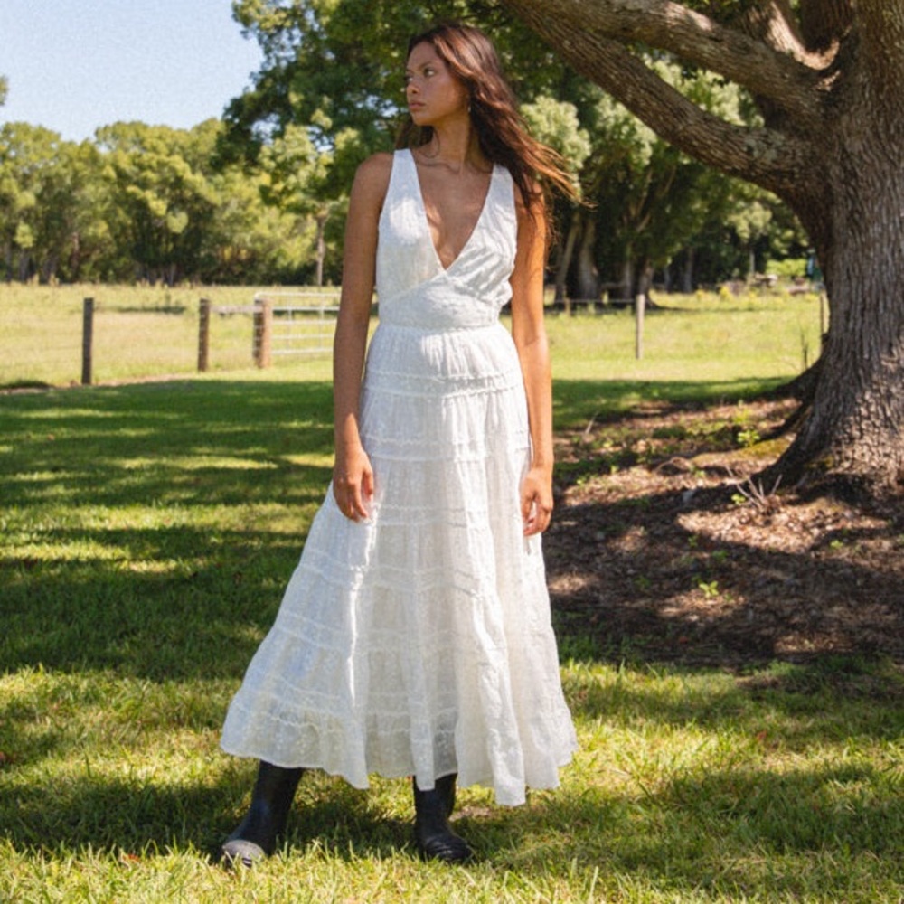 VRG GRL Dreamscape White Floral Sleeveless Midi Dress